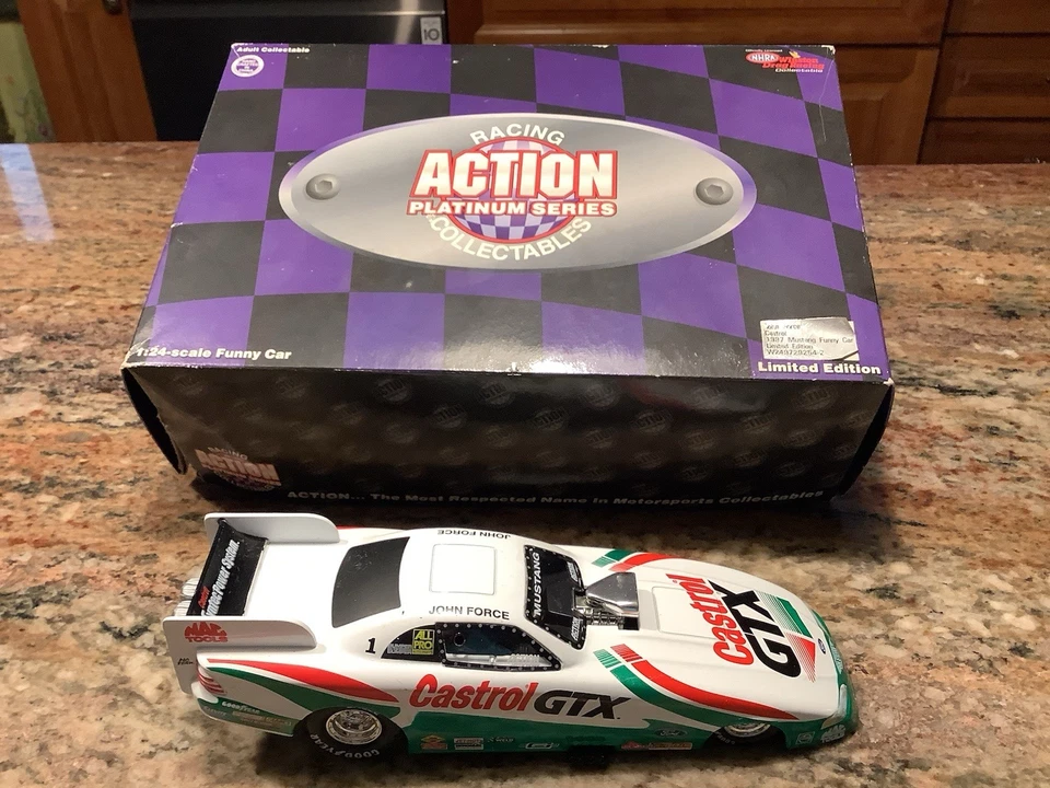 ACTION JOHN FORCE 1997 CASTROL GTX MUSTANG 有趣的汽车 1:24 带盒 — 第 1/4 张图片