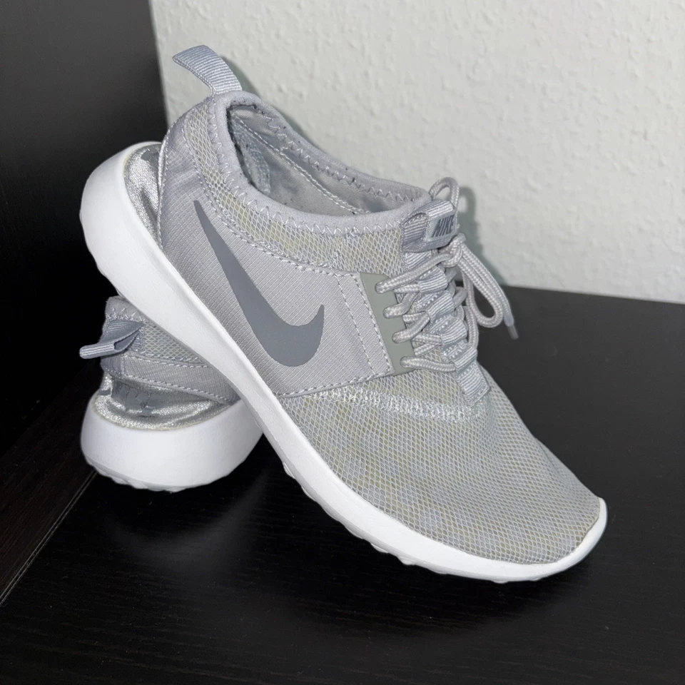 Nike Juvenate Gr. 37,5 38 Hellgrau US 6.5 7 2 Sneaker Schuhe 2 Verschiedene Grö - Bild 1 von 4