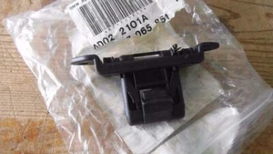 BMW E60 E61 E83 X3 REAR SEAT LOAD THRU CATCH NEW GENUINE 52207065851 - Picture 1 of 1