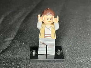 LEGO minifigure Rey Dark Tan Jacket sw0888 Star Wars 75200 Episode 8 Jedi - Picture 1 of 4