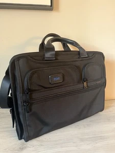 Tumi Alpha Compact Large Screen Laptop Brief - Afbeelding 1 van 1