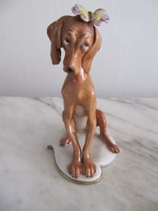 Estatuilla vintage de Capodimonte Giuseppe Cappe ""Perro con mariposa"" firmada 1959 - Imagen 1 de 4