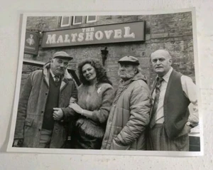 Emmerdale The Maltshovel Black & White Cast Photo Picture - Picture 1 of 10