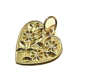 Colgante de oro amarillo de 14 quilates con dije de flores y corazón macizo - Imagen 1 de 4