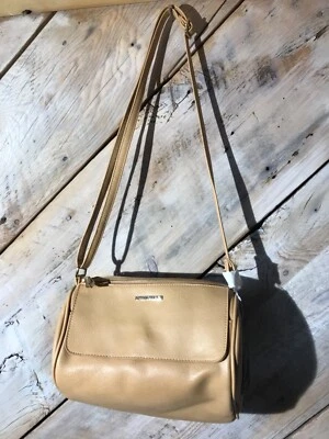 Nuevo bolso bandolera estilo barril Rampage tostado…………f1 Foto 1 de 4