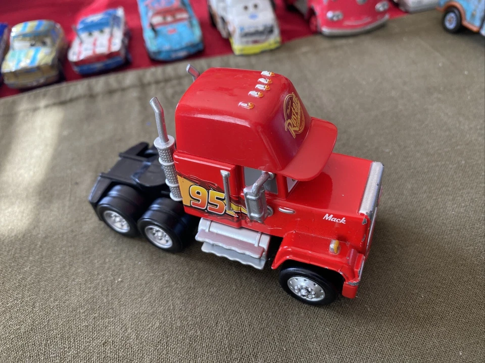 Semirremolque Mattel: Disney Pixar Cars 3 - Deluxe Cars 3 Mack Foto 1 de 1