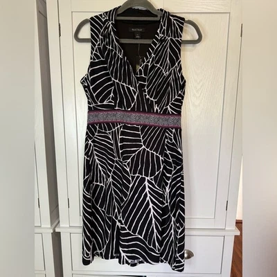 Nuevo con etiquetas Vestido Casa Blanca Mercado Negro Sin Mangas Talla Pequeña Estampado de Hojas Elastizado $128 Foto 1 de 4