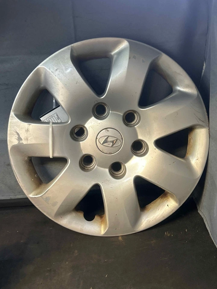 Fits 2007-10 Hyundai Entourage 16in Wheel/Rim Cover OEM:529604J200 - Image 1 of 4