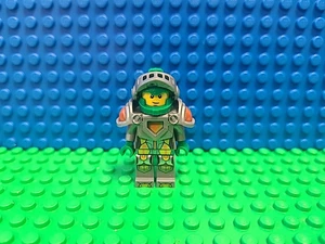 Lego Aaron Fox Minifigure 70325 nex025 Nexo Knights CMF Lot Rare Retired HTF - Picture 1 of 5