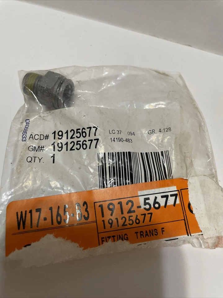 1 Nuevo Genuino GM Trans Cooler Conector 19125677 Vehículo Coche Pieza Foto 1 de 3