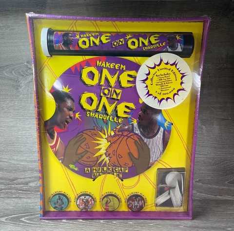 Vintage 1995 Shaquille O'Neal vs Hakeem Basketball Milk Cap Battle Game Pogs New Cover