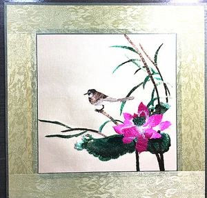 Schöne handgefertigte fertige Stickerei eines Vogels - Bild 1 von 6