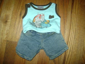 BUILD A BEAR WORKSHOP JUNGEN OUTFIT BLAUE JEANSSHORTS & TANK TOP FISCHE 2-TEILIGES SET - Bild 1 von 4