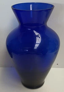 Vintage Handblown Blue Glass Vase 22cm Tall and 14cm Wide - Picture 1 of 5