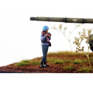 Resin 1/72 Diorama Miniature Toys Russian T90 Tank Driver Soliders War Scene - Picture 1 of 8