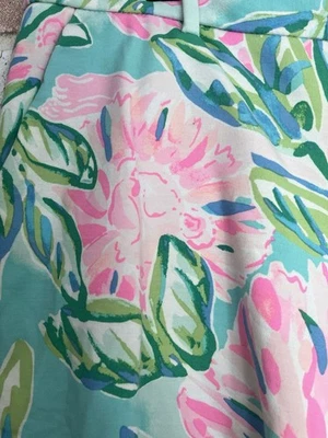Pantalones Cortos Tejidos Lilly Pulitzer Callahan Patrón "Multi Totally Blossom" Talla 12 Foto 1 de 4