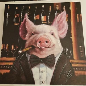 Colgante de pared pintado a mano 16" x 16" imagen de un cerdo rosa fumando un cigarro - Imagen 1 de 2