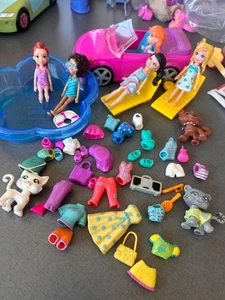 Polly Pocket Modepuppe MÄDCHEN WEEKEND Schwimmbad Konvolut Puppen Autos Kleidung - Bild 1 von 2