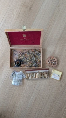 Lote de relojeros vintage - manecillas, índices, coronas, barras de resorte - Tudor y zodiaco Foto 1 de 4