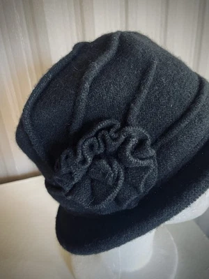 Шляпа-клош женская Adora 100% шерсть черный цветок деталь логотип элегантная ретро OS - Изображение 1 из 4