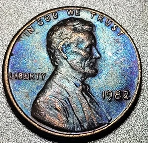 1982 Mint Small Date Lincoln Memorial Penny - 3.1 Grams - Picture 1 of 5