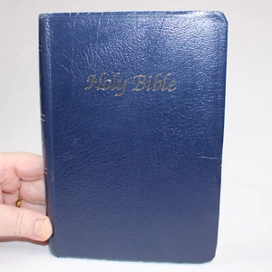 The New American Bible Imitation Blue Leather By Catholic World Press Good Copy - Picture 1 of 13