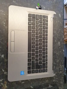HP PAVILION 14-AC107NA- TOP HANDAUFLAGE-DC STECKDOSE-LAUTSPRECHER & DEFEKTE TASTATUR - B488 - Bild 1 von 4