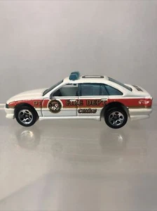 Hot Wheels 1989 Mattel Fire Dept Chief Car 01 White Die Cast 1:64 - Picture 1 of 7