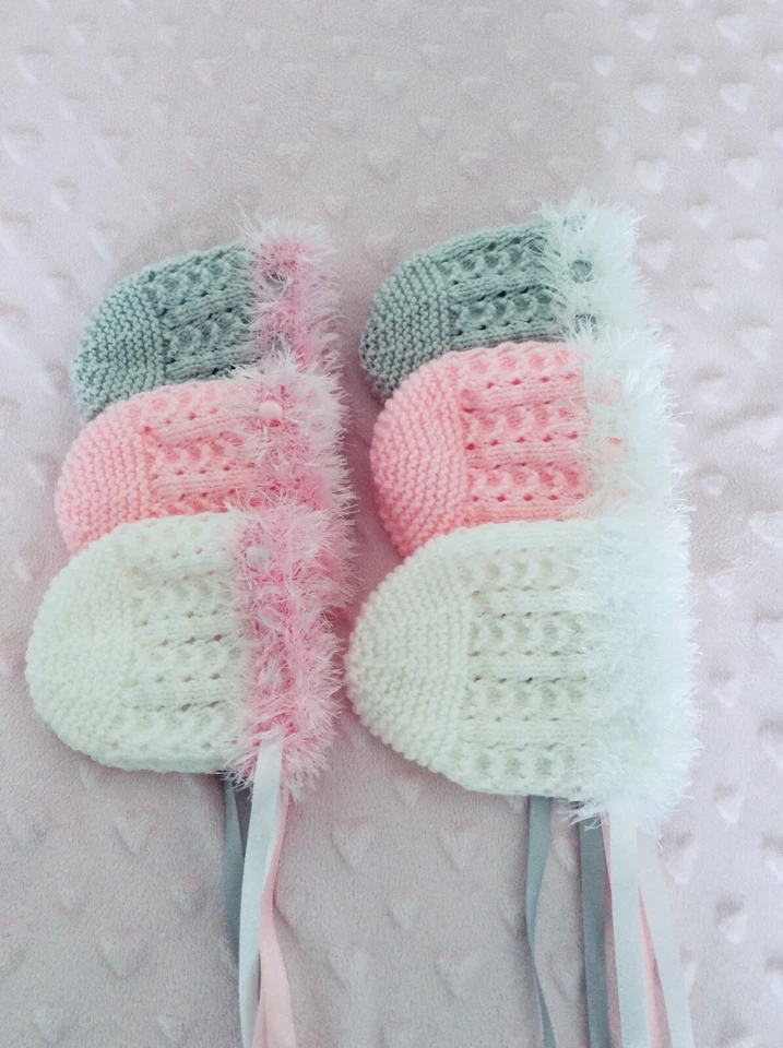 HAND KNITTED NEU HANDGESTRICKTE BABYHAUBE NEUGEBORENE - 0/3 MONATE