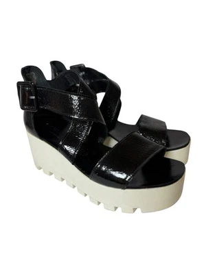 Sandália anabela feminina 8100 Melrose alça cruzada preta patente fivela tamanho 41 Itália - Imagem 1 de 4