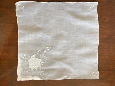 Pañuelo vintage de mujer Hankie blanco con bordado blanco  Foto 1 de 4