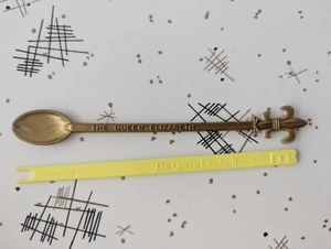 2 Vintage The Queen Elizabeth Le Reine Elizabeth Cocktail Stirrer Swizzle Stick - Picture 1 of 4
