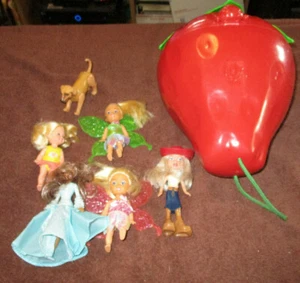 Estuche para muñecas Strawberry Shortcake American Greetings 1980 y muñecas pequeñas surtidas - Imagen 1 de 5