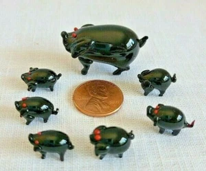 Vintage glass miniature black pig family set of 7 micro piglet figurines lot #9 - Bild 1 von 4