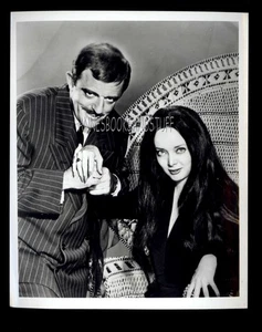 Foto de prensa 8 x 10 FAMILIA ADDAMS - MORTICIA & GOMEZ - Imagen 1 de 3