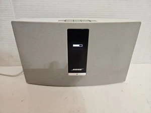 Bose SoundTouch 20 Wireless/Bluetooth Speaker –White, Model 355589-SM2 - Foto 1 di 18