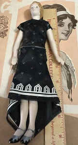 Avon 1989 Porcelain Flapper Doll-MOVABLE ARMS AND LEGS - Picture 1 of 9