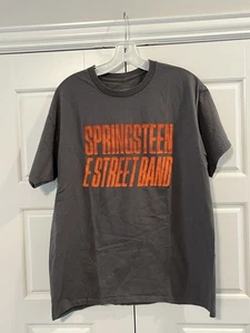 Camiseta Gris Bruce Springsteen Tour 2023 On Tour Concierto Foto Talla Grande - Imagen 1 de 5