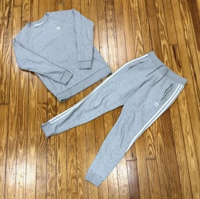 Conjunto completo de chándal polar Adidas para hombre sudadera jogger trébol gris pequeño para hombre” Foto 1 de 3