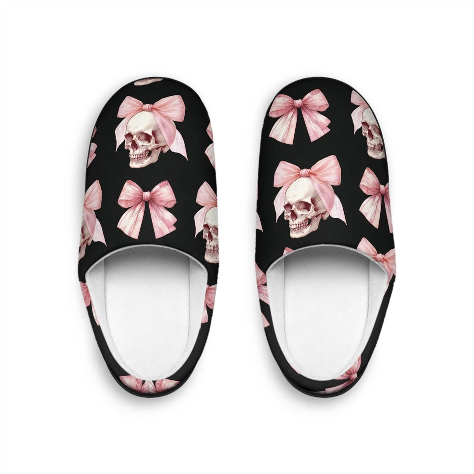 Zapatillas de Halloween para mujer negras con calaveras y lazos rosas, acogedoras, suela antideslizante Foto 1 de 1