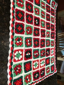 Vintage gehäkeltes Granny Square rot, weiß & grün Baby Weihnachten afghanisch, 44 x 28. - Bild 1 von 4