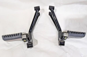 MOTO GUZZI -V7 Soporte reposapiés pasajero con clavija - Par #2B006811 #2B006810 - Imagen 1 de 8