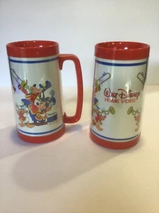 Taza de plástico Thermo-Serv 1982 Walt Disney Home Video Stein juego de 2 Mickey Mouse - Imagen 1 de 5