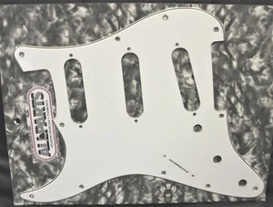 Left-Hand Pickguard / Scratchplate Fender Strat 11-Hole 3-Ply Various Colours - Picture 1 of 3