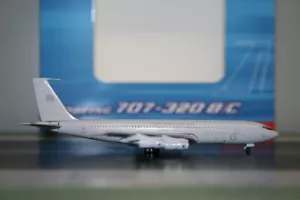 Aeroclassics 1:400 RAAF Boeing 707-300 A20-261 (AC411308) Die-Cast Model Plane - Picture 1 of 7