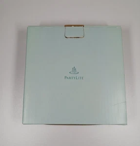 PartyLite P7474 Joyas Soporte de Pilar Primavera Hada Cabaña Flores Retirado Nuevo en Caja - Imagen 1 de 6