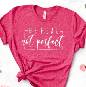 Camiseta Be Real Not Perfect, camiseta positiva, Love Your Life, camiseta motivación - Imagen 1 de 3