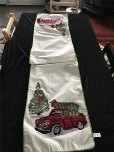 ALBERO DI NATALE CON CAMION ROSSO SCIARPA COMÒ TOPPER LINO RICAMO - Foto 1 di 12