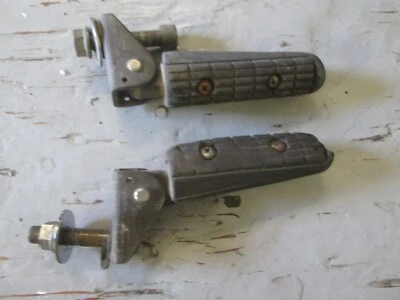 estriberas traseras Yamaha 1985-1986 FZ750 1AE-27430-00-00 / 1AE-27440-00-00 Foto 1 de 4