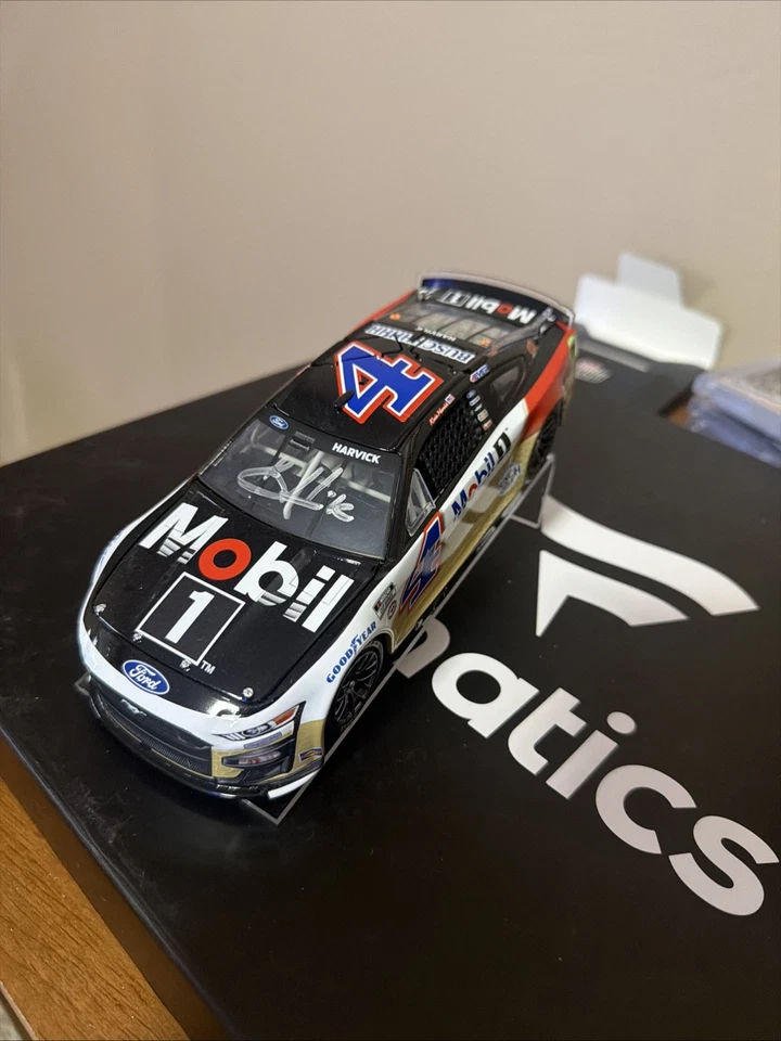 Kevin Harvick Autografiado 2023 Mobil-1 Alto Kilometraje 1:24 1 De 504 Foto 1 de 2